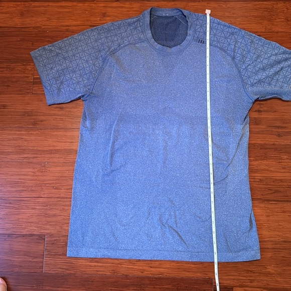 Men's Lululemon Tech Short Sleeve Shirt - Picture 6 of 8